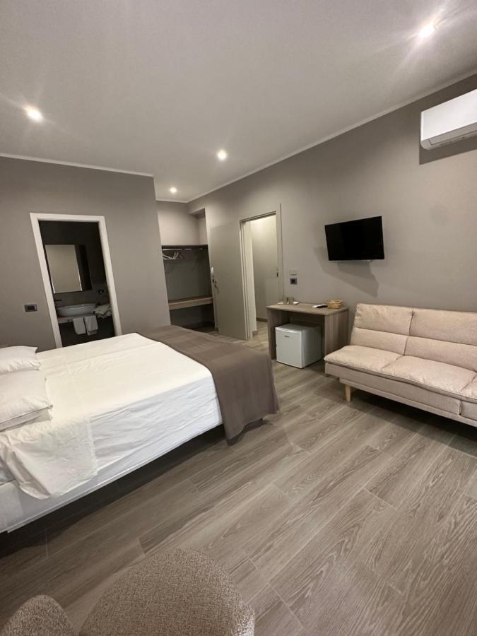 B&B Sanem Luxury Rooms Gioia Tauro Bagian luar foto